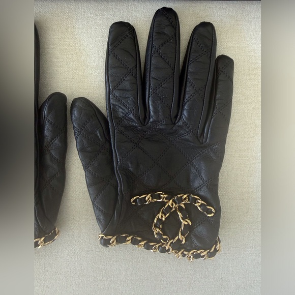 CHANEL Black Quilted Leather Gloves with Gold Chain Trim - Picture 3 of 7